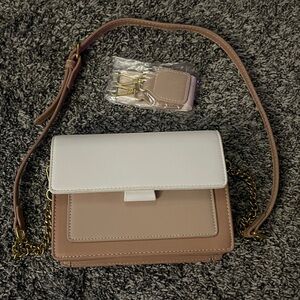 NWOT Kukuzhu Contrast Color Shoulder/Crossbody Bag